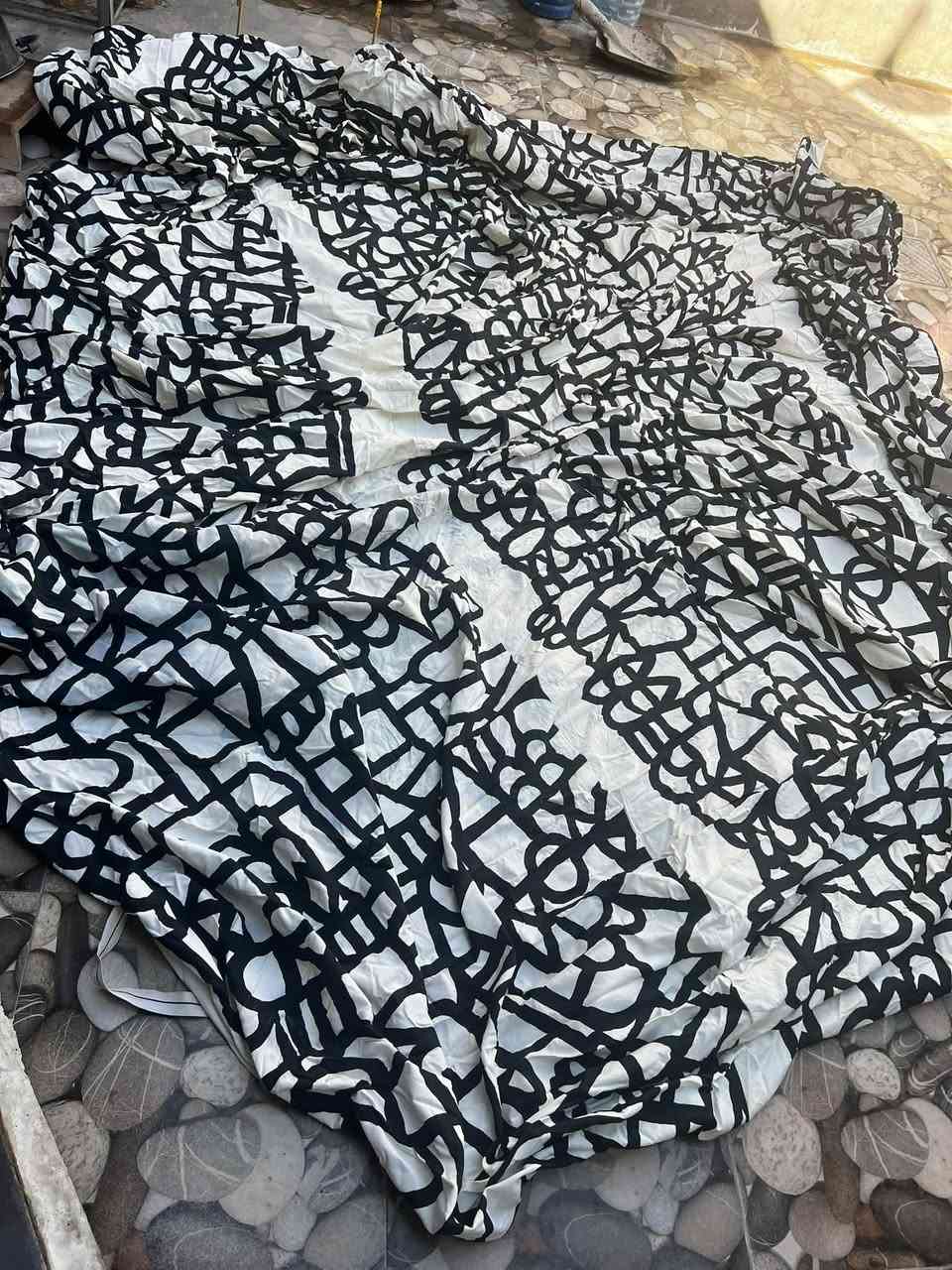 سلام و عليكم عدنا هاذة الجادر للبيع جديد توركي  اصلي ويا ضرف كامل،، للسیرات بیکم و أنواع السیارات سعر١٠٠و بی مجال للطيبين رقم ***********
