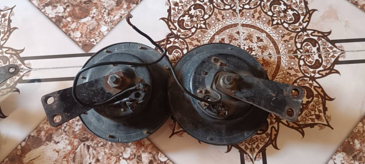 السلام عليكم تفاصيل داخل الصوره

نص مكتوب في الصور:
- كروب ماكي السوحي جمرييح الهزمهن يهانااس 10 ا د 3 السلام عليكم هورنات بوش ايراني شرط لاتصليح ولا تعبانات وباب اول وهورنات ملكيات جداد طخم اربعه لاتصليح ولا عطل بس تعير وشد كبل السعر واستفسار خبر وتدلل ***********