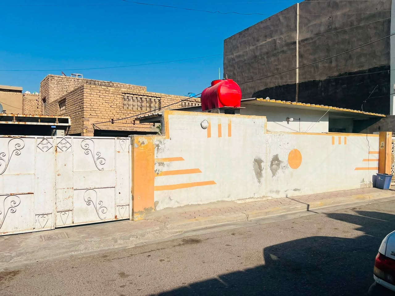 دار للبيع طابو ملك صرف  المدائن حي القادسيه مقابل تسجيل العقاري مساحه 300م ***********
