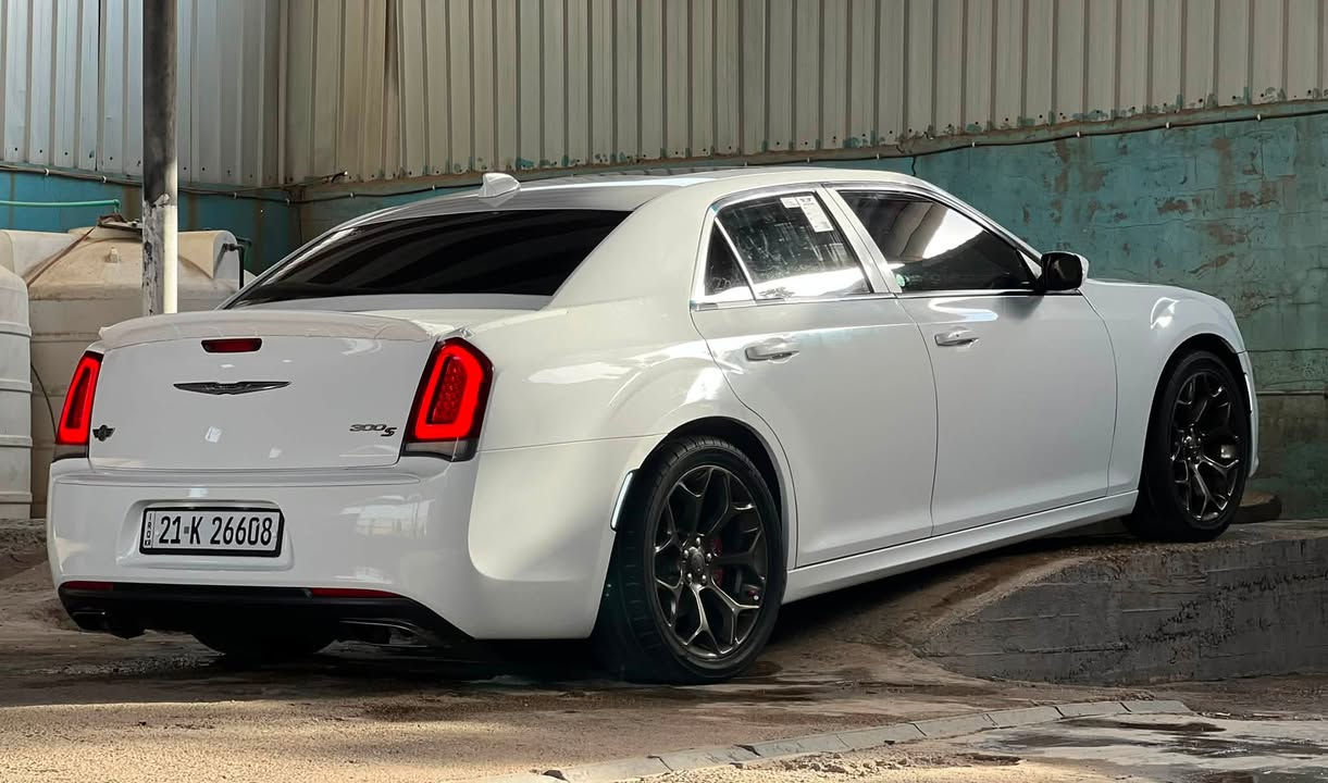 ‎كرايسلر S300
‎موديل -2018 Ⓜ️
‎فئــة - S-Goold آس گولد🥇
‎#فوول مواصفات 
‎خليجي مكفوله -عدى ملاحضة بسيطه كلش 🅿️
‎السياره على وضع شركه🏢 
ماشيه 122.000km  
📱 ***********
  واتساب - اتصال ☎️
