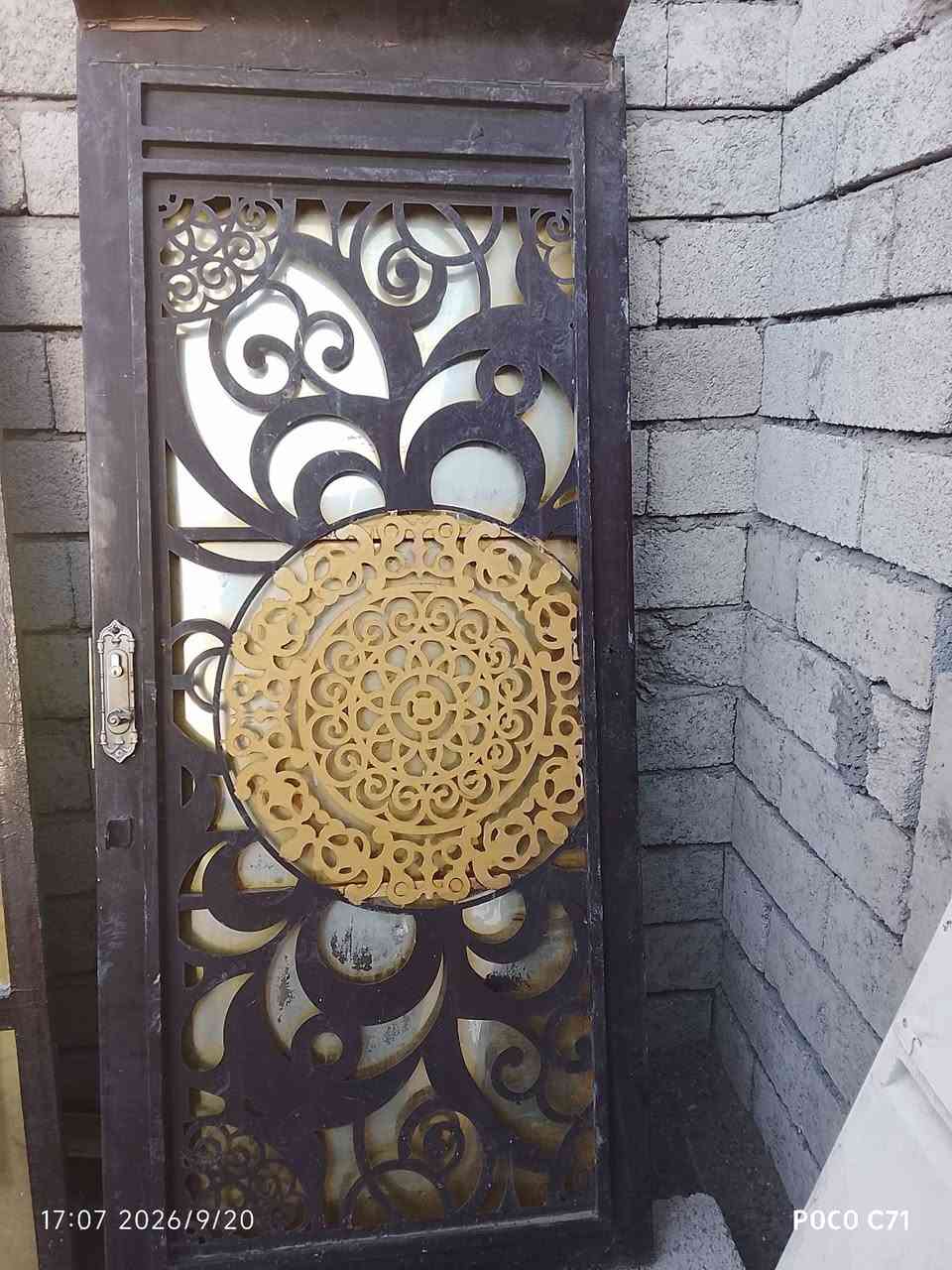 سلام عليكم
بواب للبيع السعر 80

بواب حديد ثقيل 

طول ١٩٠والعرض٨٠

بدون ملابن 

تواصل📞 ***********

نص مكتوب في الصور:
- 17:07 2026/9/20 POCO C71