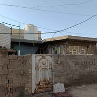بيت للبيت خلف مطعم جواد  مساحه البيت 125م  يحتوي عل استقبال  وهول وغرف...