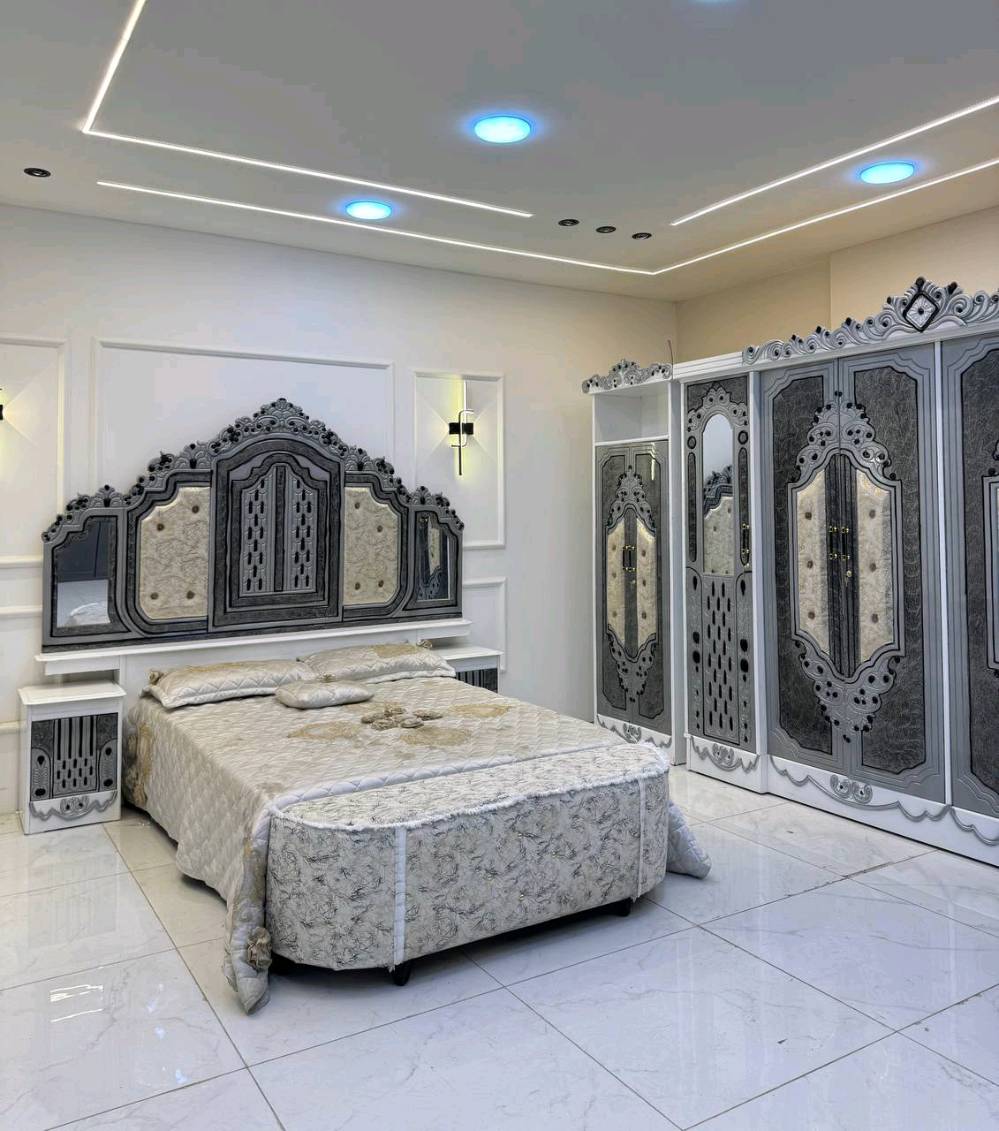 حصرياً الموديل الجديد   

السعر مليون و٥٠. الف 

غرفه نجاره قتصاديه 🛌

متكونه من 9 قطع مميزه 

الكنتور ارتفاع 240 طول 320 

مع الزاويه مجموع الطول 4 امتار 

السمك الخارجي للغرفه 5 ملم انديف

والسمك الداخلي 3 ملم معاكس ابيض

سعر الشازلون الخزان 75 الف 

سعر الشازلون المقعد 50 الف 

متوفر توصيل وشد داخل بغداد 😊منو يكول النجارة العراقية ماتت؟ 🇮🇶
هذا شغل يد... متانة وفن 
اسمع من النجار نفسه 👇
للحجز والاستفسار راسلنا خاص
#نجارة_عراقية #غرف_نوم #شغل_يد#ديكور_عراقي #بيت_عراقي #نجارة_يدوية #قبل_وبعد #تجهيز_عرسان #بغداد

متوفر توصيل وشد لكافة محافضات العراق 🇮🇶