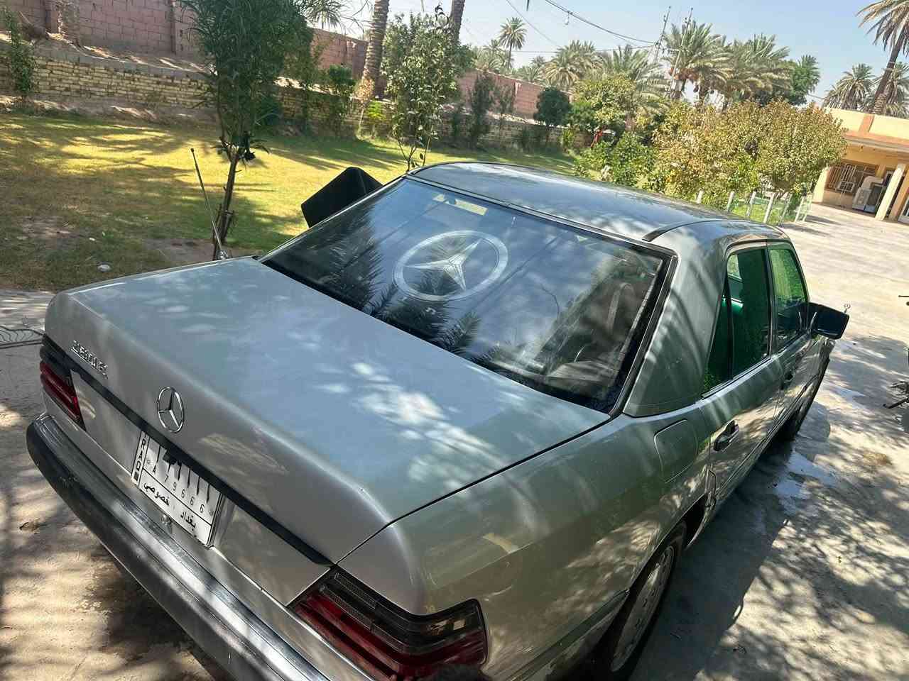 السلام عليكم 
للبيع رقم بغداد  موديل 1990  قواعد شركه عنكبوت 300 تبريد جديد تخم تاير تخم نوزل جديد جام كهرباء فتحه  منضومه تبريد جديده رادير جديد  سياره جاهزه بيع او مراوس  سعر 68 بيه مجال مكانه حله ***********
