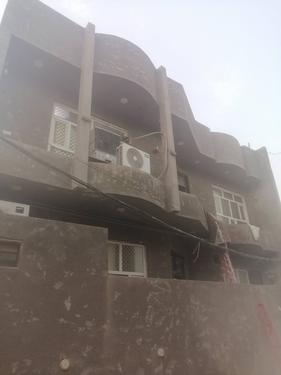 المساحه ١٥٠ متر يقع ب٧ نيسان نزله العلكاوي السعر ١٣٠ وبيه مجال زراعي سند ٢٥ للاستفسار الاتصال على الرقم ***********

