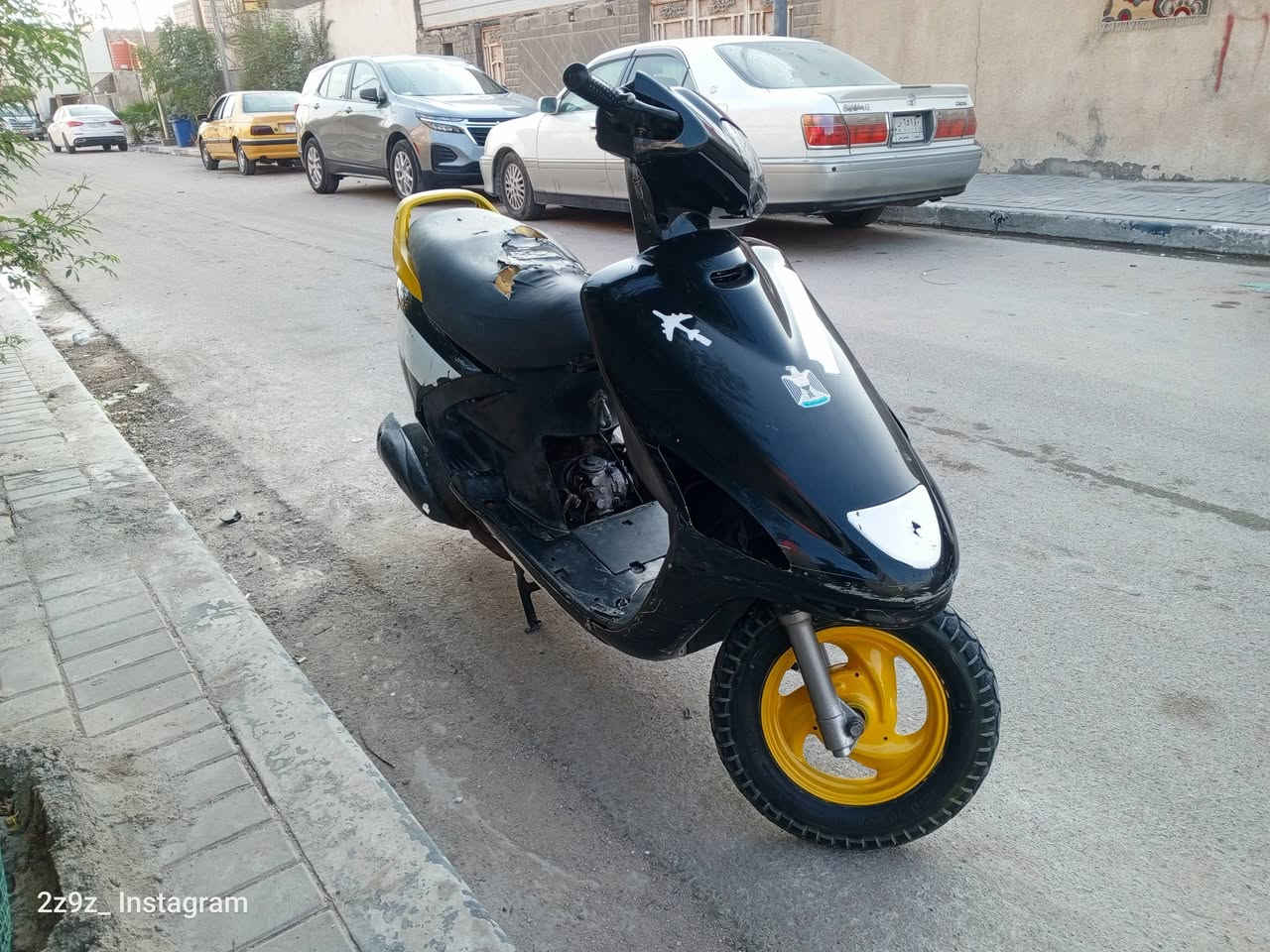 السلام عليكم دراجة فراشة كزوز رياضي حلك عريض الصوره قديمه ماعندي جديده سعر 300وبيهه مجال مكاني بصرة زبير

نص مكتوب في الصور:
- 2z9z_Instagram
- 2z9z_ Instagram