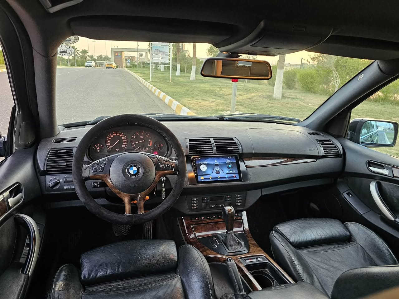 بي ام X5 موديل 2003 كله على البلاد رقم ادهوك محرك 6 بانزين حجي 28 دبل فانوس بدون صبغ
كير محرك تبريد شرط 
حساس امامي خلفي 
كشنات تدف 
جلد كهربائي 
سعر 110 بيع او مراوس 
*********** مكان كركوك
