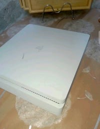 بلي ٤ • ابيض • ٩٠٪ نظافة