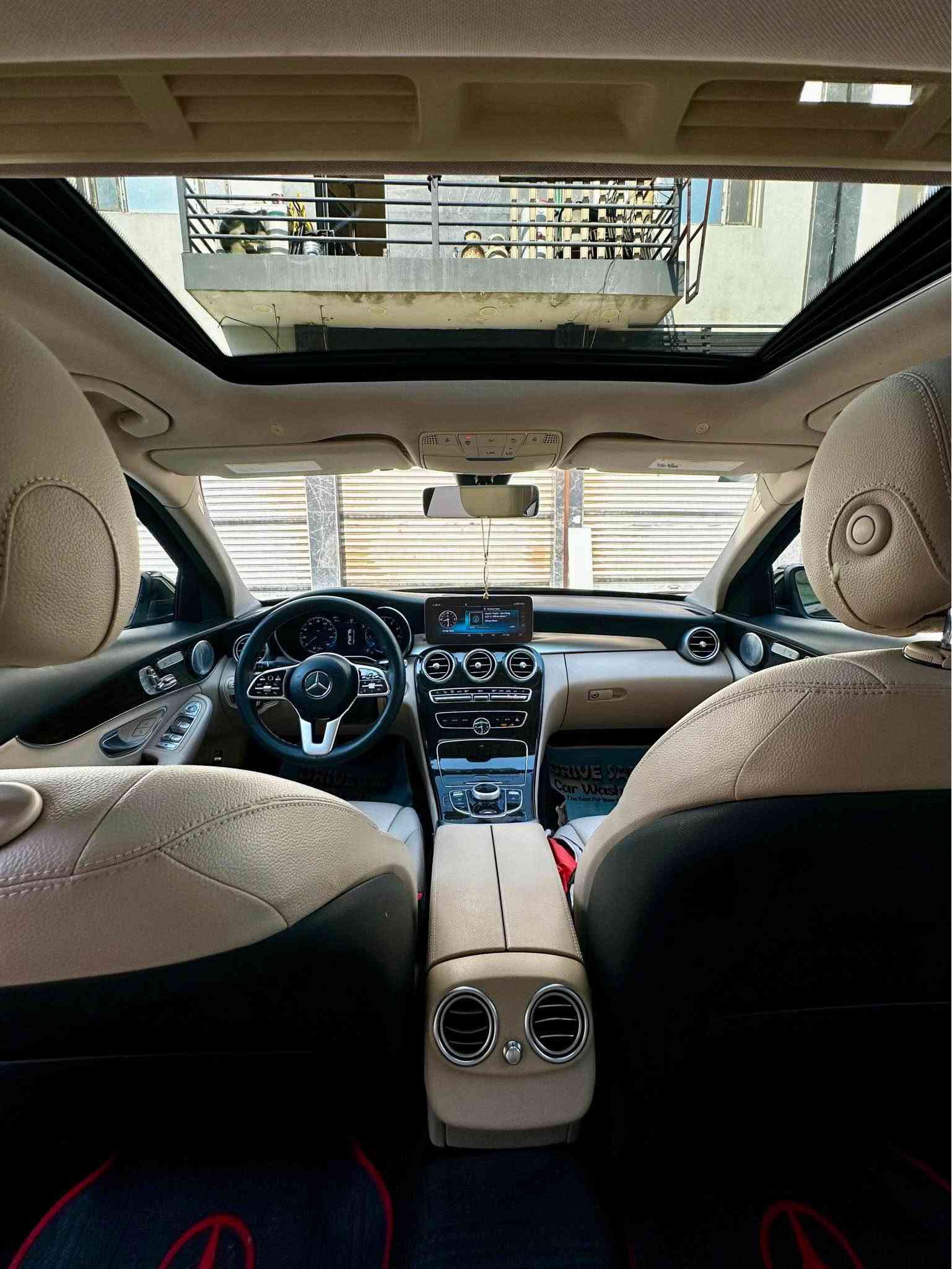 السلام عليكم 

للبيع  او مراوس حسب قناعه 

مرسيدس C300 🐎

 وارد أمريكي الموديل: 2021

السيارة مغلفة بالكامل PPF

📍مرقم بغداد وبسمي 

 • المواصفات:

 • فتحة سقف 

 • خمس كاميرات

 • رادارات محيطيه

 • اللون الخارجي: اسود

 • الداخلية: كريمي 

 • ماشية:52 

 • محرك 4 سلندر تيربو – اقتصادي وقوي

 • بصمة أبواب

 • تسخين كراسي أمامية

 • شحن وايرلس 

 • انطمة قيادة (eco,comfort,sport,sport+,individual)

 • نظام حفظ وضعيات الكراسي (Memory Seats)

 • كراسي كهرباء

 • مرايات كهربائية تطوي

 • رادار بالمري

 • ستيرن تدفئة

 • تحكم ستيرن وقيادة ذاتية

 • شاشة كبيرة  

 • نظام ملاحة (Navigation)

‏ • Apple CarPlay & Android Auto

 • نظام صوتي Burmester

 • إنارة داخلية ملونة (Ambient Lighting)

 • نظام مراقبة النقطة العمياء

 • رادار أمامي – تنبيه تصادم

 • نظام تتبع المسار / تنبيه الخروج من المسار

 • كاميرات 360 درجة + حساسات أمامية وخلفية

 • كشافات LED أصلية

 • تبديل ناعم – كير قوي

 • السيارة نظيفة كلش

 • حادث (جاملغ خلفي وحافت باب بدون دواخل بدون ايرباك سياره بيها قطعه صبغ فقط وقطعتين تبديل نفس لون 

* مكان السيارة بغداد 

•رايدها 237 وبيها مجال بسيط

* للاستفسار: *********** بغداد, العراق
