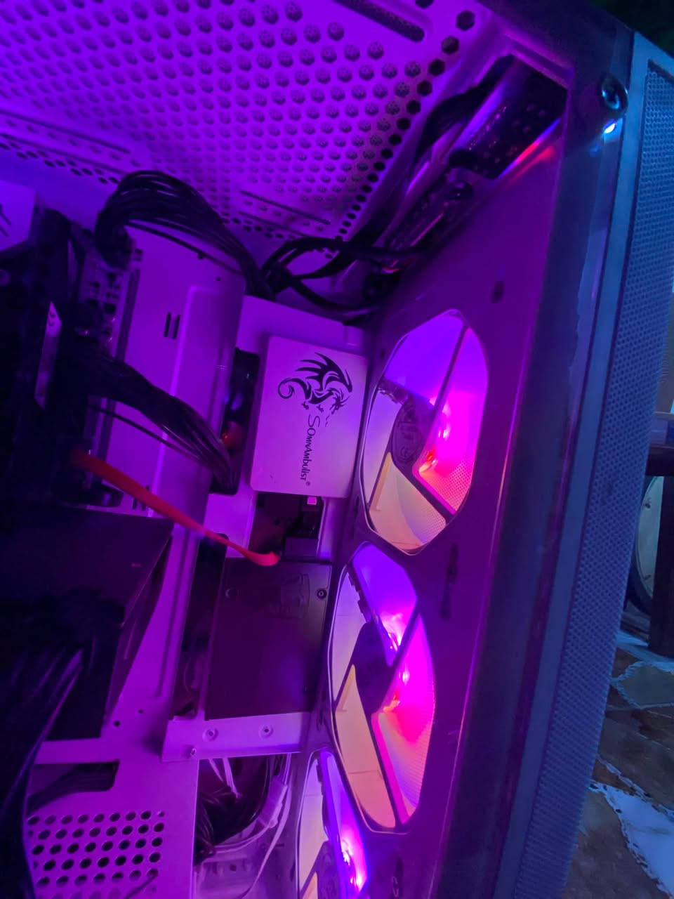 Xzeon E5 2680 v4 المعالج
————————
Rx 580 8g كارت
———————-
‎رام 16 ddr4 2666hz
———————- 
‎لوحه x99 
———————-
‎هاردات
Ssd : 256G 
M.2 sata : 256G
Ssd : 480G
—————————-
Power : 550W
واتساب : ***********
