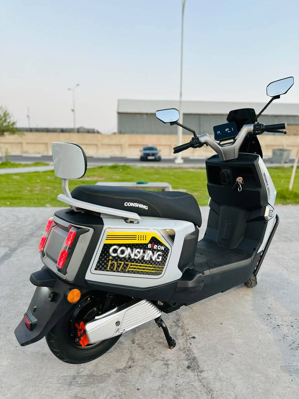 دراجة شحن الصاعقة  من ماركة conshing العالمية
دراجة شحن  دراجة كهربائية 
تشغيل سويج وبصمة 2
6 بطاريات كبار 33 امبير 
اللون رصاصي  
نضام 4 سرع  
تمشي بالشحنة الواحده 50 كيلو بالشحنة حسب الوزن او اكثر
نضام ال P 
نضام مثبت السرعة
نضام حساسات جانبية وخلفية 
مانع للسرقة  
گلوبات عالي ناصي قوي
أشاير يمنى ويسرى 
دبل اشارة 
الكهربائيات كلهن شغالة 
الشاحنة الاصلية
هورن عالي
مرايات
صندوق كبير داخلي 
الملف 2500 حقيقي 
السعر : 950 وبيهة مجال للطيبين
العنوان : البصرة : الامن الداخلي
الرقم : ***********
