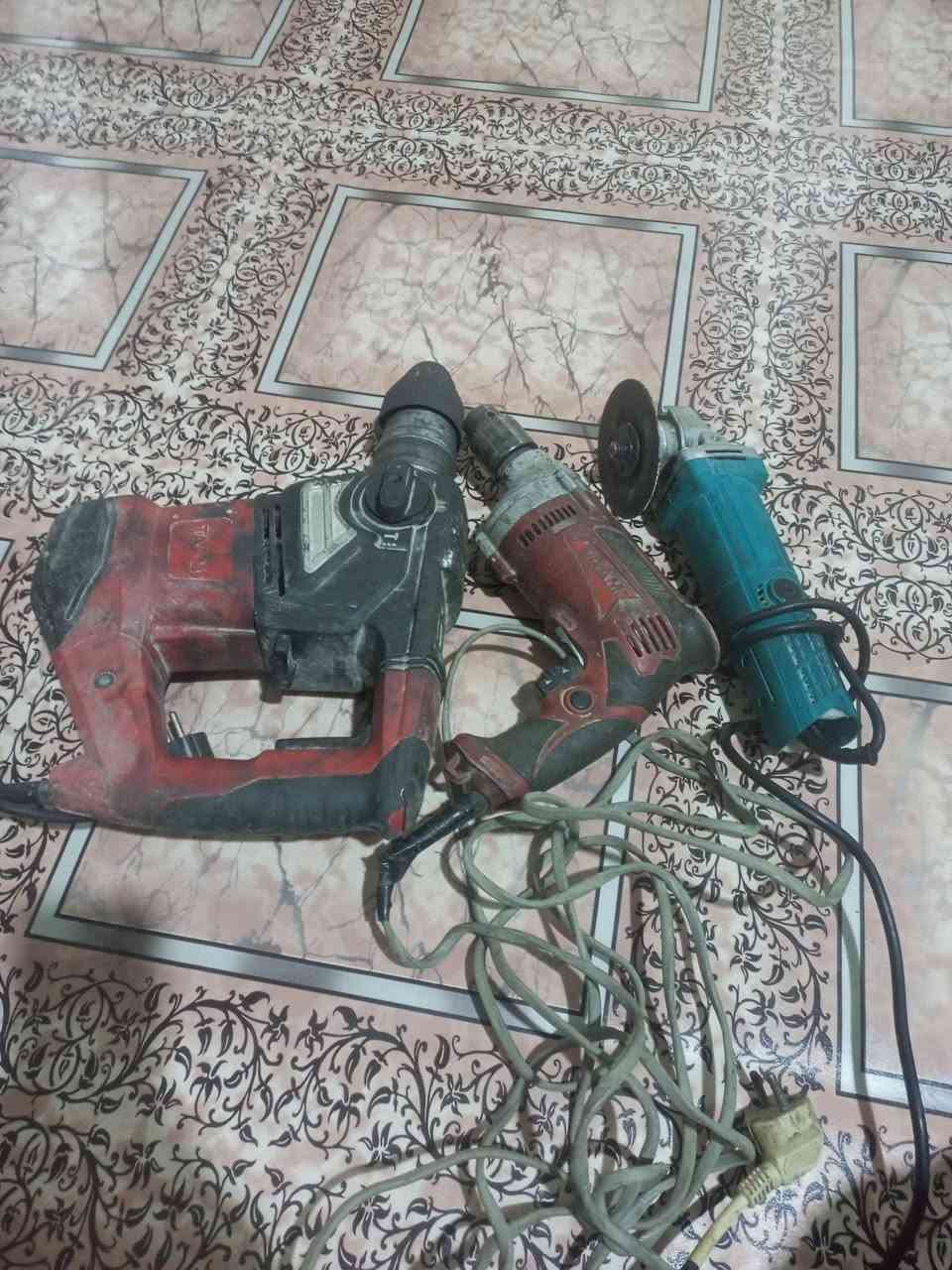 ديل همر تام كبير
دريل تام صغير 
كوسرا صغيرة  سعرهن 75قفل كلهن شغلات مكاني الجزيرة شط العرب واتساب ***********
