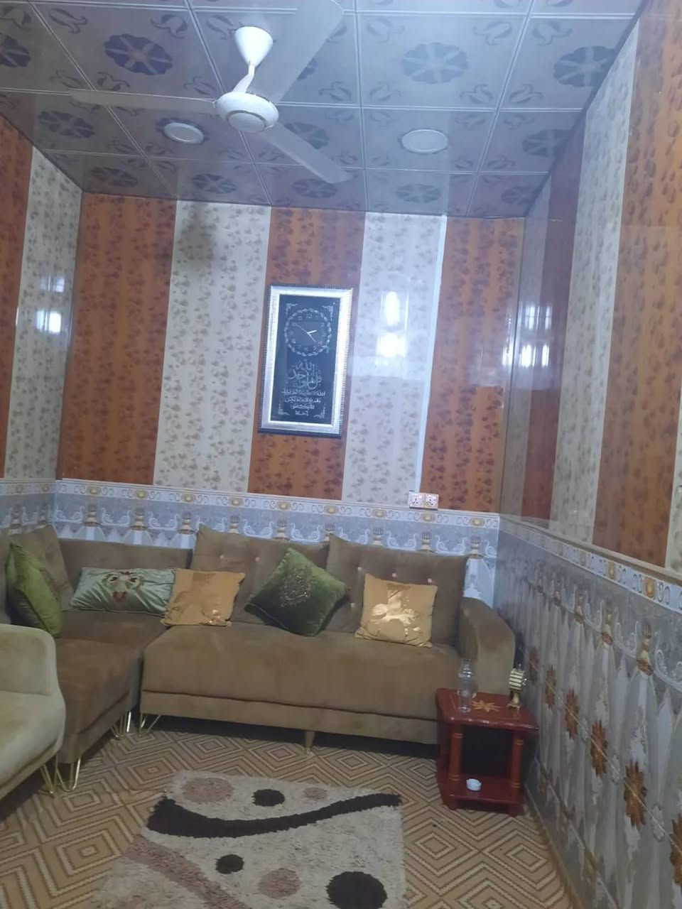 سلام عليكم بيت لبيع يحتوي على ٣ غرف وصحيات وطارمه زغيره البيت مساحته ١١٠ متر السعر ٤٠ وبي مجال الاسفسار على رقم ***********
