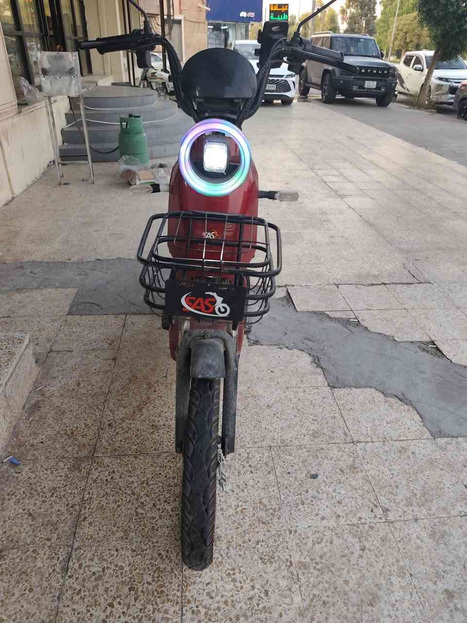 *للبيع بسكليت كهربائي*
*المواصفات:*
- *القياس:* كبير 
- *البطاريات:* 5 بطاريات كبار
- *المسافة:* يمشي 50 كيلو بالشحنة
- *مميزات:* تشغيل عن بعد 
- *حالة البطاريات:* 100/100 نظافة

*السعر:* 370 ألف دينار  
*للتواصل:* ***********
