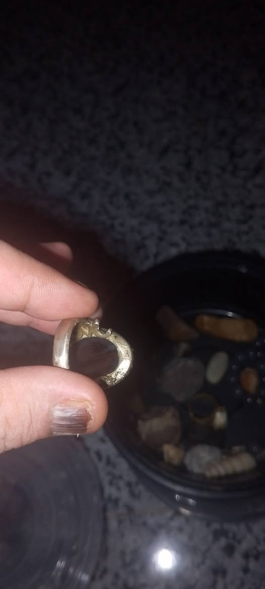سبح عدد 2 وحده عباس اباد الاصلي ذمه سعرهن ثنينهن ب 25 الف وبيهن مجال المحابس بيهن ثنين فظه ايراني بس القديم موجديد واهل المصلحه يعرفون والباقي كلهم نحاس سعر المحبس على 7000 الف قفل مكاني بابل مركز *********** بيه واتس الي يشتريهن كلهن اتساهله بلسعر وعندي بعد شذرات الي يريد يراسلني واتس وادزله
