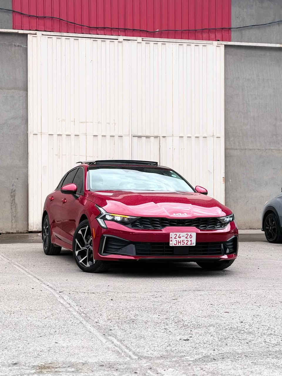 KIA K5 EX 2025
كيا K5 EX موديل 2025 – فول فول مواصفات 1/1

• ماشية فقط 9 آلاف كم
• محرك 2.5 لتر
• كير أوتوماتيك 8 سرعات مع شفتات ستيرن
• 5 كاميرات + كاميرا دوارة 180 درجة
• كشنات جلد، تدفئة وتبريد
• كشنات خزن وميموري
• بانوراما
• بصمة أبواب وصندوق
• تشغيل عن بعد
• شاشة كبيرة تدعم كار بلاي وأندرويد
• شحن لاسلكي
• مثبت سرعة ومثبت ستيرن
• قيادة ذاتية
• تحديد مسار
• رادار أمامي وجانبي وخلفي
• سايد بريك بصمة
• أوتو هولد
• جامات أوتو
• مودات قيادة: نورمال، سبورت، سبورت بلاس، كوستم
• تبريد بيانو وتبريد قطعتين مع تحكم من الشاشة
• عدادات رقمية تتغير حسب وضع القيادة
• كيجات تعرض حرارة الدهن والتيربو والعزم
• نظام صوتي BOSE
• ليدات أمامية وخلفية
• السيارة فول فول مواصفات وبعد بيها هواي مواصفات
• الضرر فقط شبر بالباب
• رقم كاتي، تترقم أربيل
السعر : 207$
للاستفسار:
***********

***********
