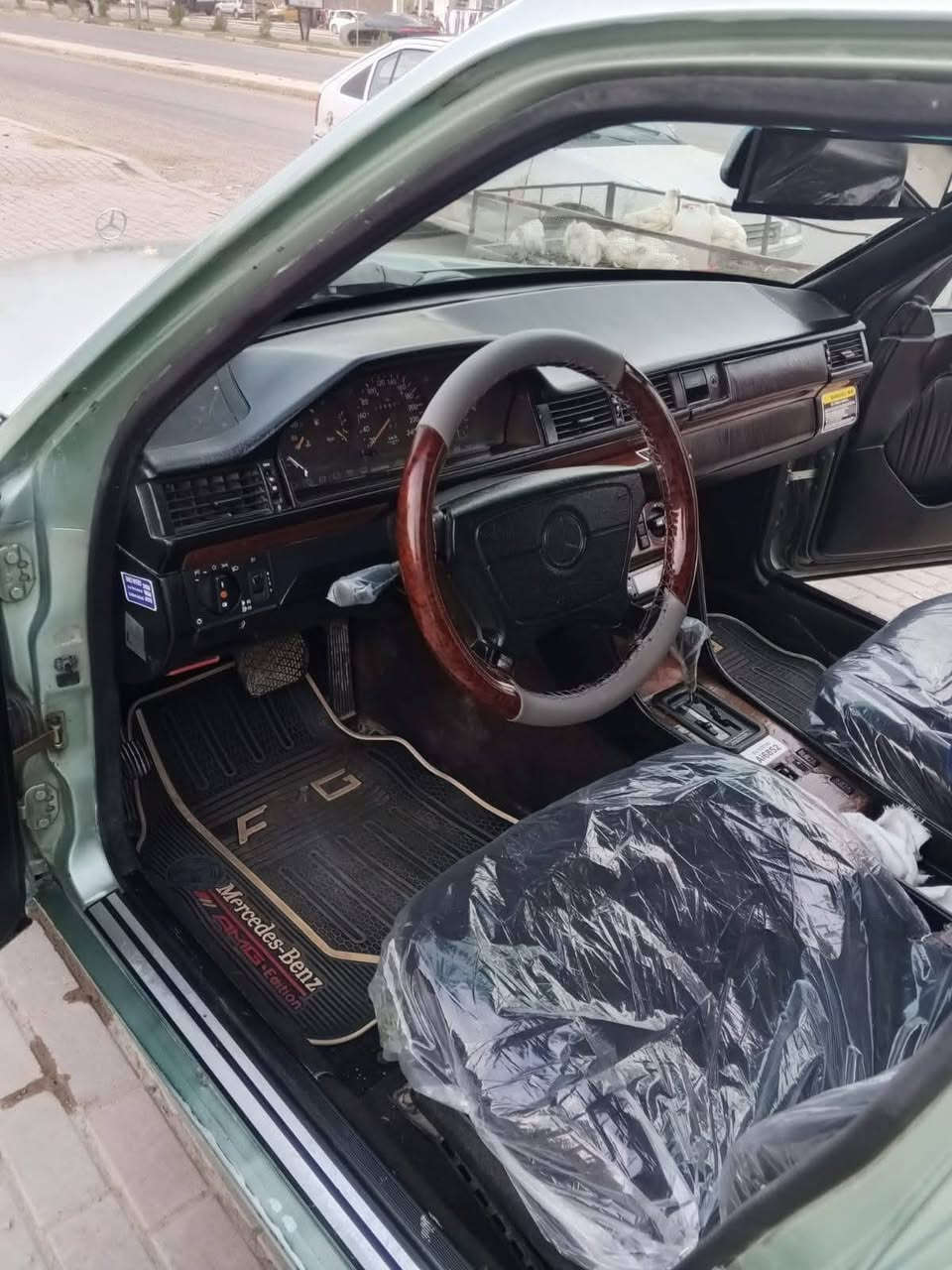 مارسدس دب مكينه او كير  بلاد موديل 92 تبريد ثلج تخم تاير او صدر وباتري جديد  رقم بغداد تحويل ثاني يوم السعر ٥٢ بيه مجال جدا بسيط مكاني بغداد الأعظمية ***********
