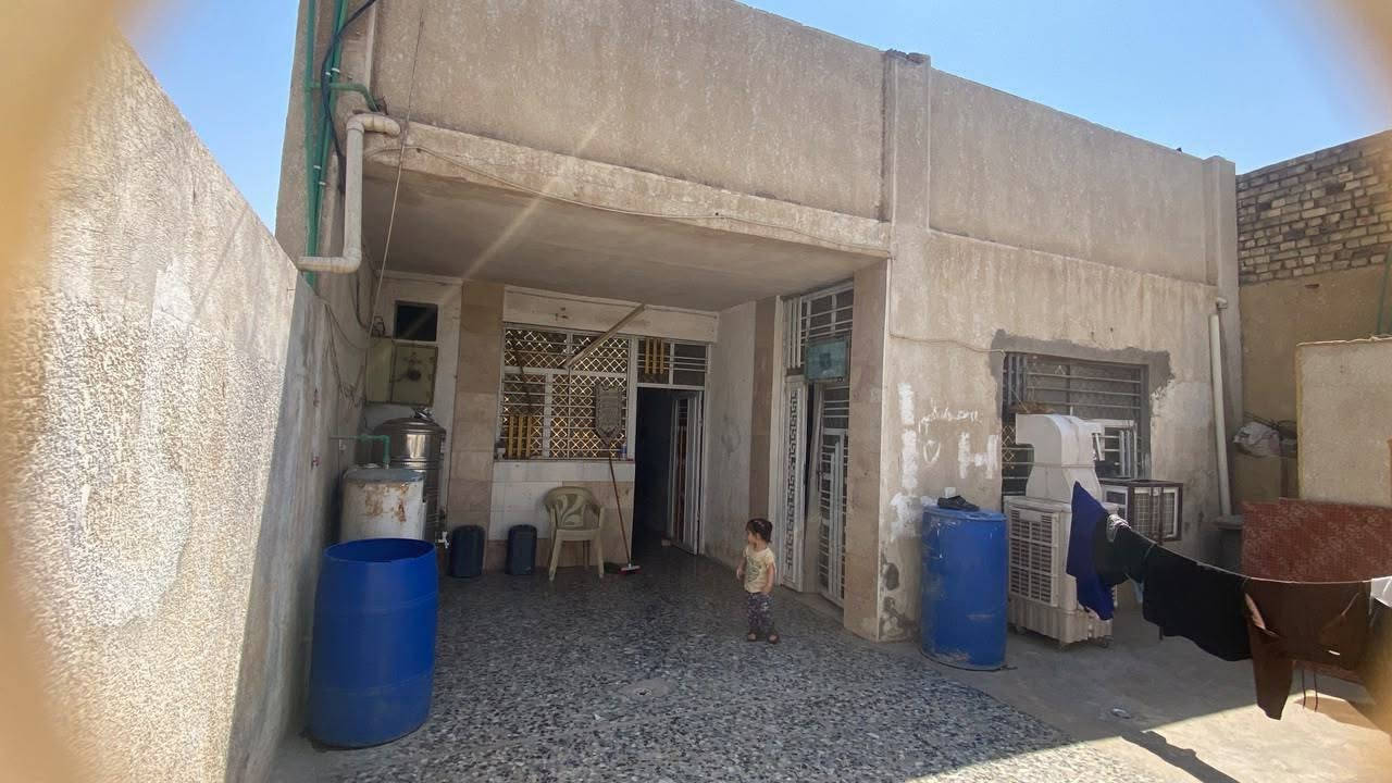 للبيع 🔑
دار سكني في بغداد – جسر ديالى الجديد / الكرغولية / شارع البزل 

📐 مساحة البيت: 200 متر🏠  الطابق: طابق واحد
🛏️ التفاصيل:
3 غرف وغرفه وحده بيه حمام 
استقبال طول سبع امتار
هول
مطبخ
حمام داخلي + تواليت و حمام خارجي
🌿 المميزات:
ترك خلفي
موقع هادئ ومناسب للعائلة
💰 السعر: يُذكر عند الاتصال
📞 رقم الهاتف ***********
📲 واتساب: 
سند ٢٥
