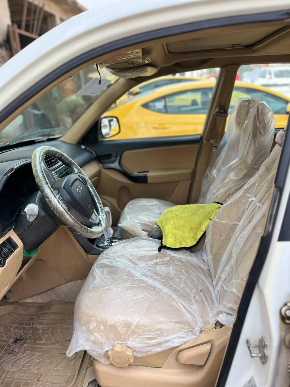 السلام عليكم ورحمة الله وبركاته
تيكو.. قادسية ..13 موديل...ابيض  . بيه طخه امامي 
بدون تبديل داخل نظيف مكينه وكير نعمه من الله عزوجل مكاني ديوانيه حي العروبة
***********
***********
