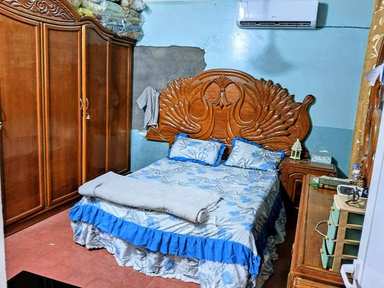 سلام عليكم
بيت ٣٠٠ متر طابو صرف ركن بالسكك
قرب السيطرة
غرفتين وصاله ومطبخين صحيات داخلية وخارجية وساحة ١٠٠ متر
للتواصل *********** بي واتساب

