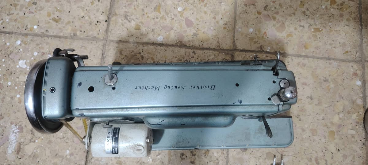 ماكينة خياطة • كلاسيكية • تركواز