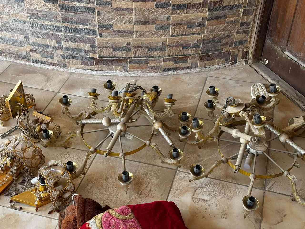 السلام عليكم ثريات للبيع قيم باليرضي الله وتعال اخذهن ***********
عوزهن بس تنضيف وشد
