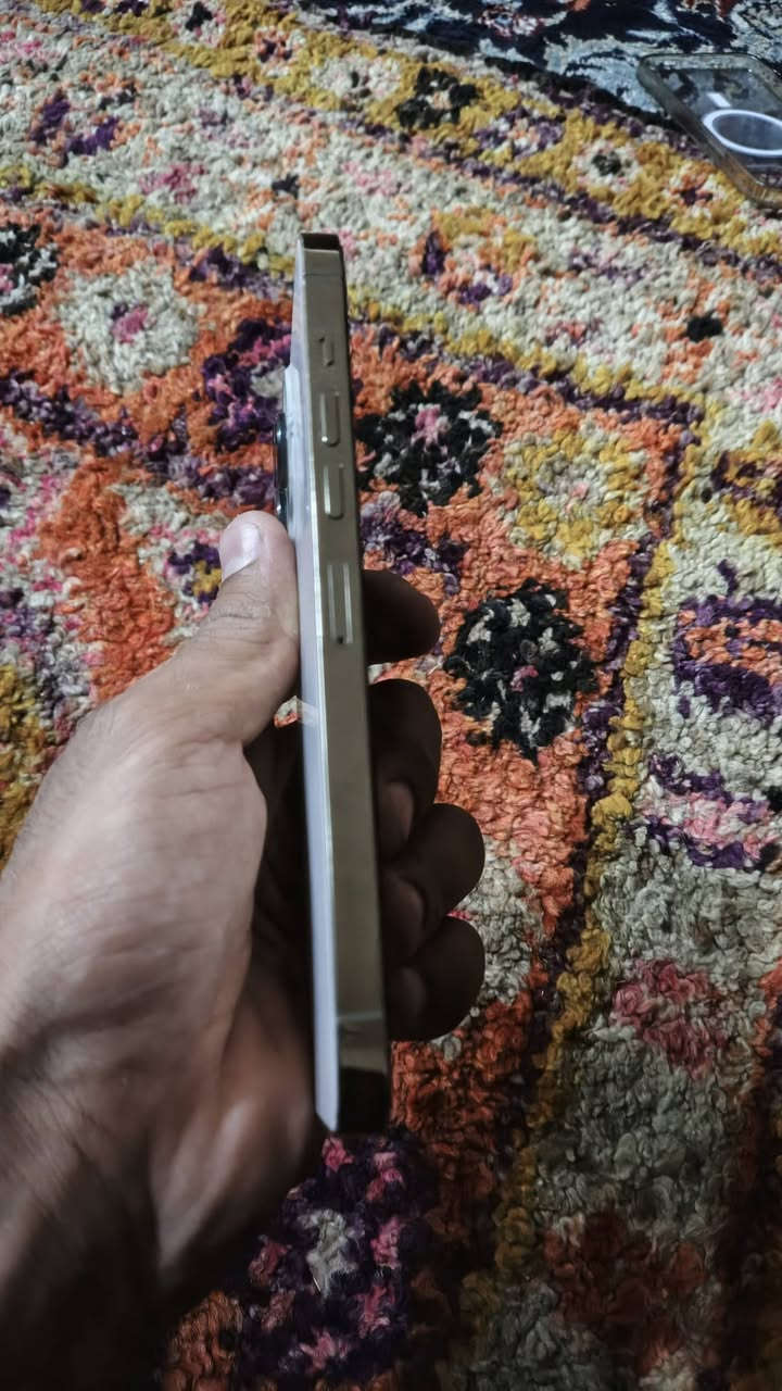 ايفون للبيع ذاكره 256 وتر بروف مكسور فقط ضهره بطاريه 71 كامل ملحقات هيتفون شاحنه كارتونه كفرات ثنين سعر 625 بي مجال حق جيه للتواصل واتساب او تصال ويا خدمه***********
