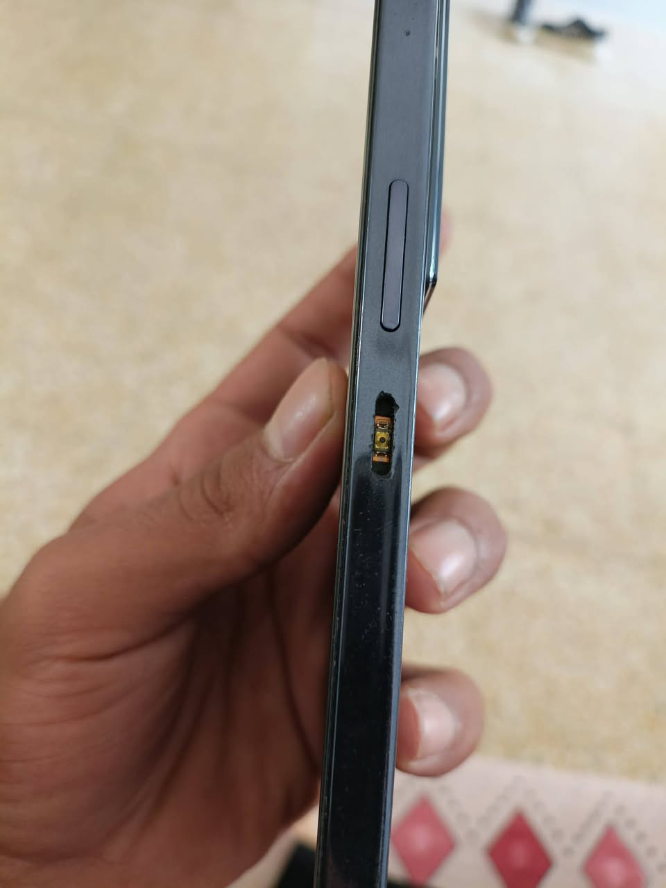 وحش الالعاب Infinix GT 20 Pro
وحده التركيز8200 معالج 24 12 + 12
كاميرا الخلفيه 108 
كاميرا الاماميه 32
بطاريه 5000
شاشه 144 هيرتز
ذاكره 256 
جهاز شرط نظيف مقابيل العين اغراضه كلها كامله سماعات كرتونه شاحنه ما بي اي نقص فقط اللي موضح بالصوره تواصل رقم واتساب ***********

نص مكتوب في الصور:
- الإعدادات الحساب عناصر التحكم الرسومات الجرافيكية مفاتيح التحكم الحساسية الالتقاط نقطة التصويب والمؤثرات الصوت ورد فعل اللمس الإشعارات X مخصص معدل إطارات أفضل متوازنة رسومات أفضل (مخصصة: اضبط التفضيلات يدويًا. لكن انتبه، فقد يؤدي تعيين قيم عالية لجميع الإعدادات إلى مشكلات في الأداء، مثل ارتفاع درجة الحرارة أو معدل الإطارات: مرتفع الرسومات: عالية الدقة Hub معدل الإطارات: إكستريم+ الرسومات: سلسة ساحة الانتظار معدل الإط HUB المنزل سلسة سلسة فائقة متوازنة عالية الدقة HDR فائق HDR عالي HDR ألترا إكستريم إكستريم+ قوية فائقة مرتفع متوسطة توفير الطاقة ضبط ذكي ضبط يدو تعديل مفضّل لمعدّل الإطارات (يجب خفضه إن ارتفعت حرارة الجهاز أو الرسومات التكيفية: تفعيل توفير الطاقة: تفعيل تنعيم الحواف: تعطيل (إعادة التعيين لاستعادة إعدادات