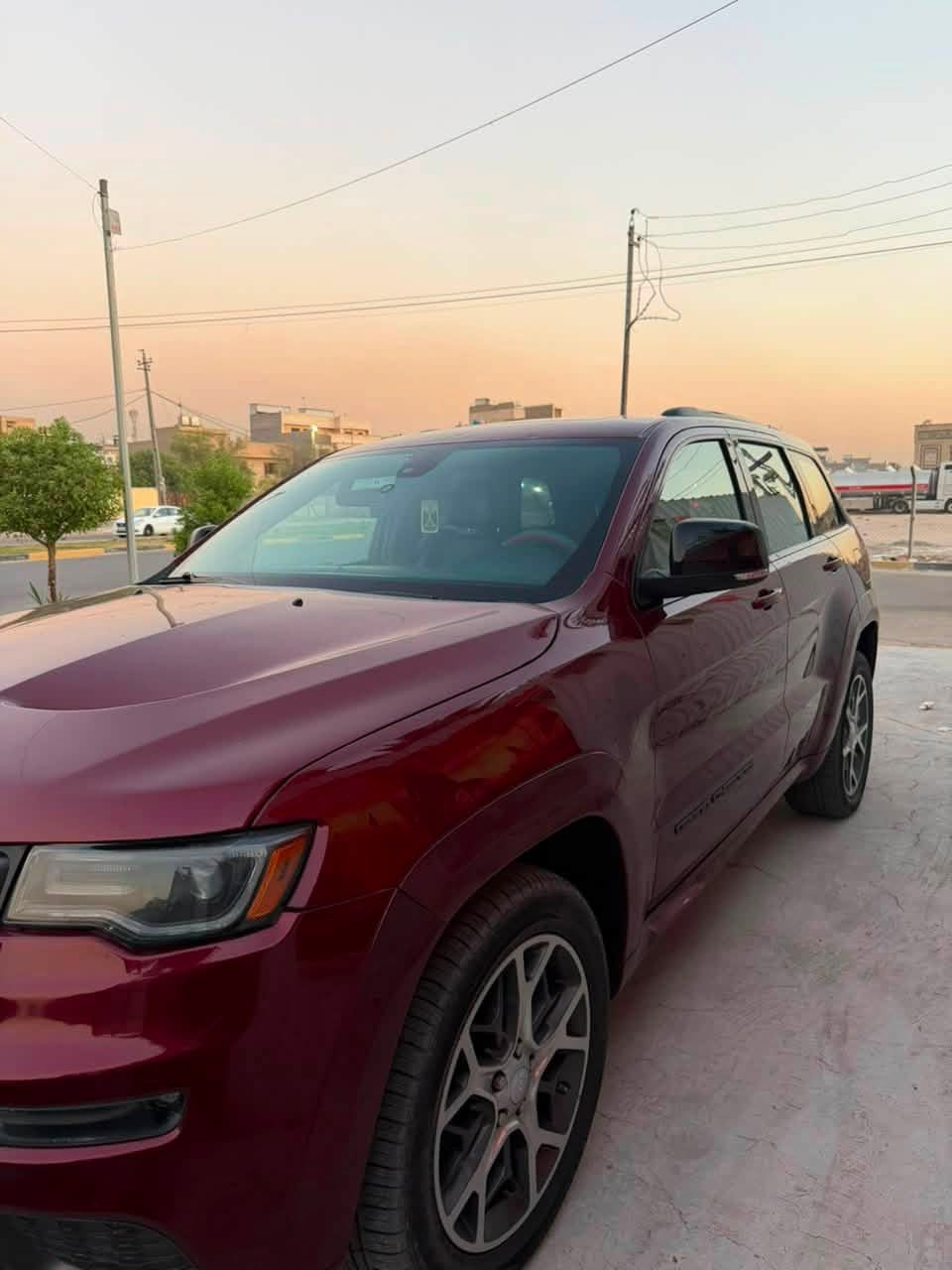 🚙 للبيع جيب شيروكي Limited X موديل 2020 - وارد أمريكي
* 📍الممشى: 135 ألف كم
* ⛽️ 6 سلندر
* 🎨 اللون: ماروني
* 💰 السعر: 21 ألف دولار

السيارة بيها ضرر جاملغ وبنيد، وبيها رصعات وأضرار حالوب، وكلشي مذكور بكل أمانة حتى المشتري يعرف وضعها.

الجاد فقط يتواصل، والسعر قابل للنقاش بالحدود المعقولة بعد المعاينة.
مكاني بغداد البلديات او زيونه 
***********
