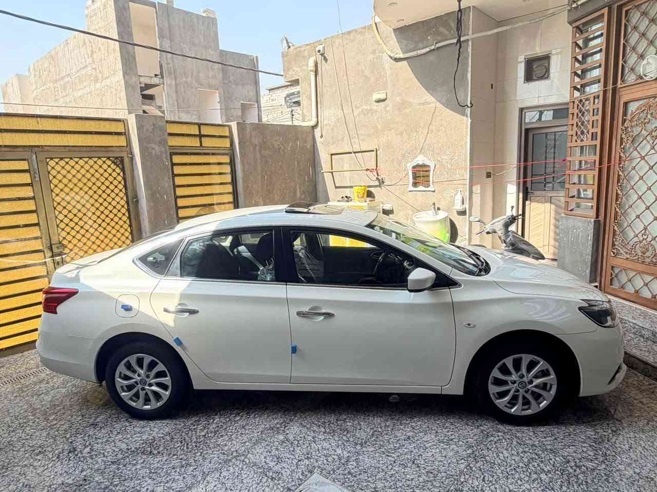 نيسان سنترا • ديل25 • باب الصدر