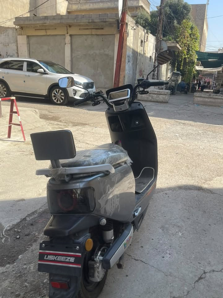 السلام عليكم
ماطور شحن اوباما البطاريات عايشه 70‎%‎ 

مصطره 

الموصفات :

دبل اشاره 

اشاره يمين اشاره يسار 

مثبت سرعه 

نمرات 1.2.3.4

السرعه 80 حقيقي

نضام الرجوع للخلف R

ونضام الباركينكP 

الملف 2000W

مساحة تخزين كبير في الصندوق 

لد من جوا الماطور دبل لايت رماش 

الون رصاصي و بي لمسات بال برتقالي
دبل بصمه ودبل سويج ودبل كارت

 السعر 600 بيها مجال قليل

لل تواصل معنا الرقم : ‭***********‬

الرجاء اقرا المنشور قبل ماتجي وتسأل عل موصفات
