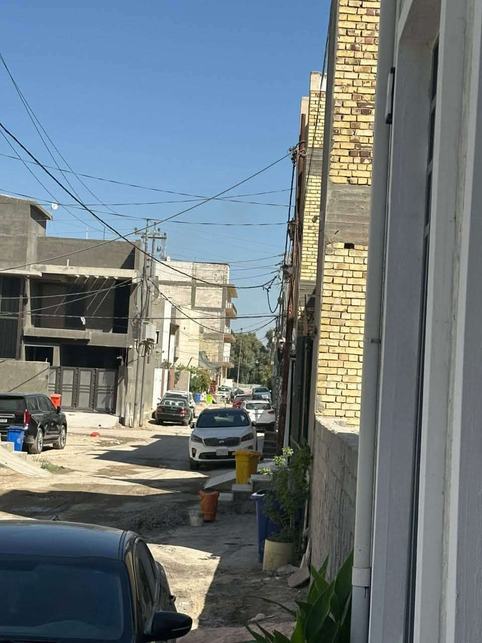 عـقار في حي الصـحة 🧱🧱

بيــت  للبيــع 🛑🛑🛑

نوع العقار // طابـو زراعي سند 25 

المســـاحة 80 متــــر 

الواجهة 12 متر 
النزال 6 ونص متر 
 
متكون من طابقين :
الطابق الاول مكون من : استقبال - هول - مطبخ - مجمع صحيات 
الطابق الثاني:  غرفتين نوم - مجمع صحيات
وسطح اول وسطح ثاني 
🔴 بنـاء حـديث سنـة 2025 
  
موقع مميز و عرض الشارع 10 متر 

العنـوان // بابل - حي الصحة - قريب من جسر بتة - فرع علي الحمزاوي - يبعد عن شارع الكونيش 100 متر 

لـلاستفســار اكثــر التــواصل على الخاص او على الرقم 
*********** 

ولمعرفة السعـــر 💲علق على المنشور وسيتم اراسله على الخاص
