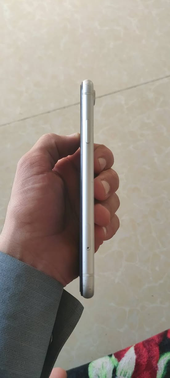 السلام عليكم 👋👋

ايفون XR للبيع 

شاشة اصلية بلادي 3 خيارات
بطارية اصلية بلادي 76 
كاميرا فول 

شرط الفحص مبدل ضهر فقط 

للاستفسار *********** او للخاص علق

نص مكتوب في الصور:
- 2:50 البطارية > حالة البطارية والشحن رسالة مهمة حول البطارية حالة بطاريتك متدنية جداً. يمكن أن يبدل أحد مزودي خدمة Apple المعمدين البطارية لاستعادة الأداء والطاقة القصويين. العثور على خيارات الخدمة... الحد الأقصى للقدرة 76% هذا قياس لقدرة البطارية مقارنة بقدرتها عندما كانت جديدة. قد تتسبب القدرة المنخفضة بتقليل ساعات الاستخدام بين عملية الشحن والأخرى. أقصى قدرة للأداء تدعم بطاريتك حالياً الأداء الطبيعي وقت الذروة. شحن البطارية المحسن للحد من استنزاف عمر البطارية، يتعلم الـ iPhone من عادات الشحن اليومية، بحيث ينتظر بنظر ولا يتجاوز 80% حتى يحين موعد حاجتك إلى استخدامه.