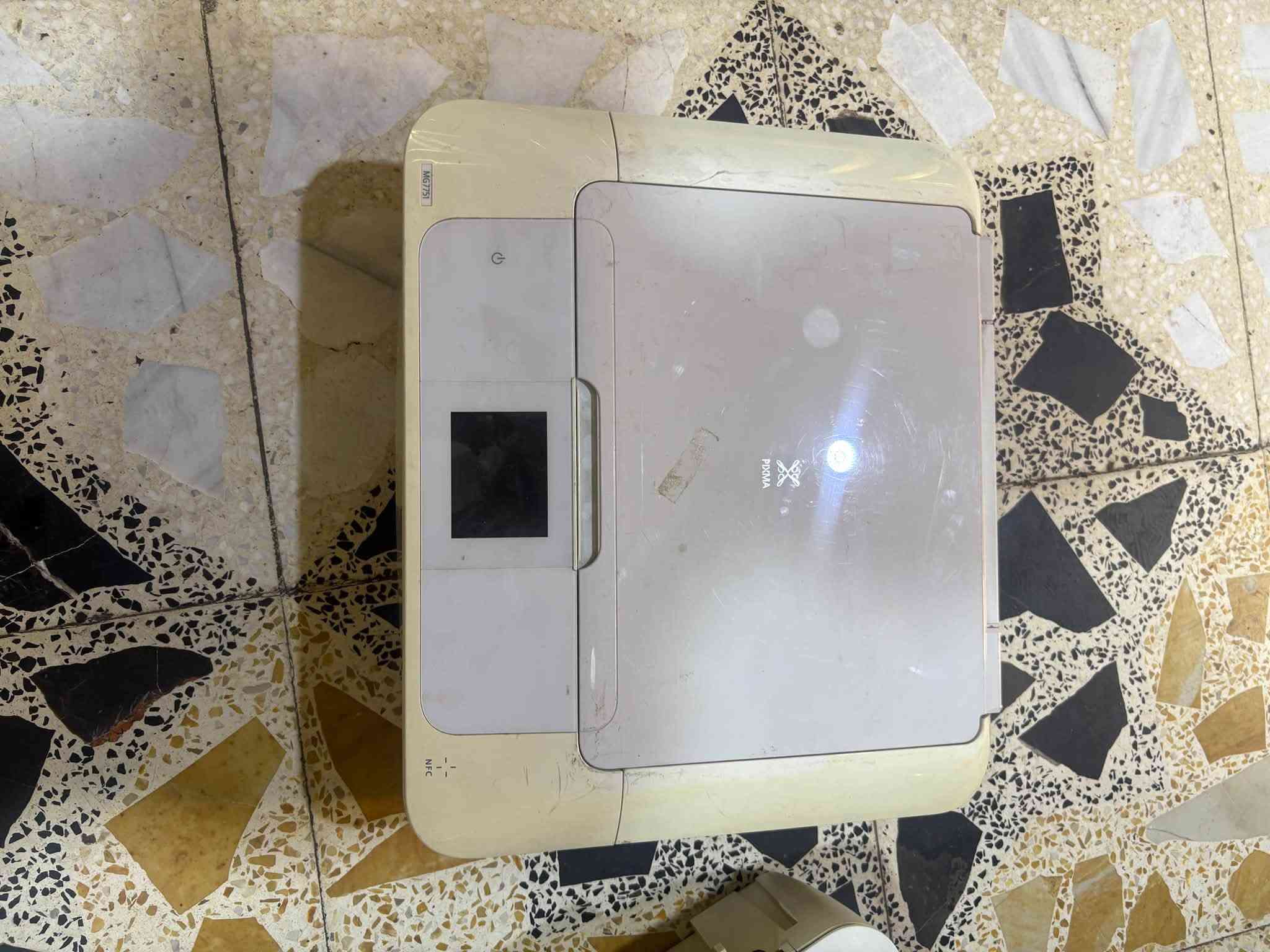 سلام وعليكم عدي طابعات اثنين وحده كانون وحده hpمتروكات أبيعهن مثل ما هنه اريد الوحده 35 عنواني البصره ***********

