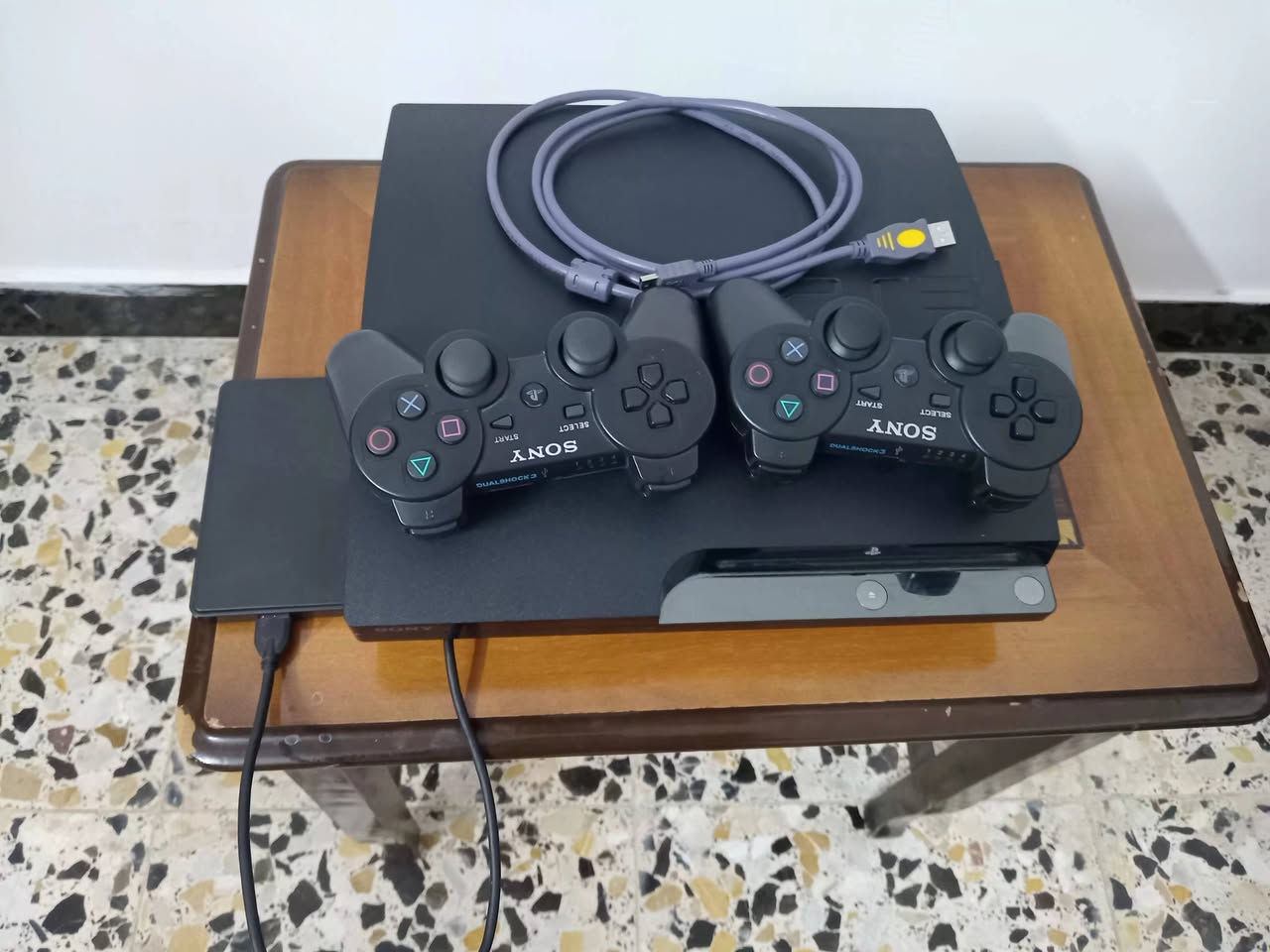 بلي 3 سلم
بلي نظيف محتوياته
هارد +جوستك 2 اصليات وملحقات الجهاز كاملة 
السعر 150 بي مجال 
الرقم *********** 
يوجد واتساب العنوان بغداد
