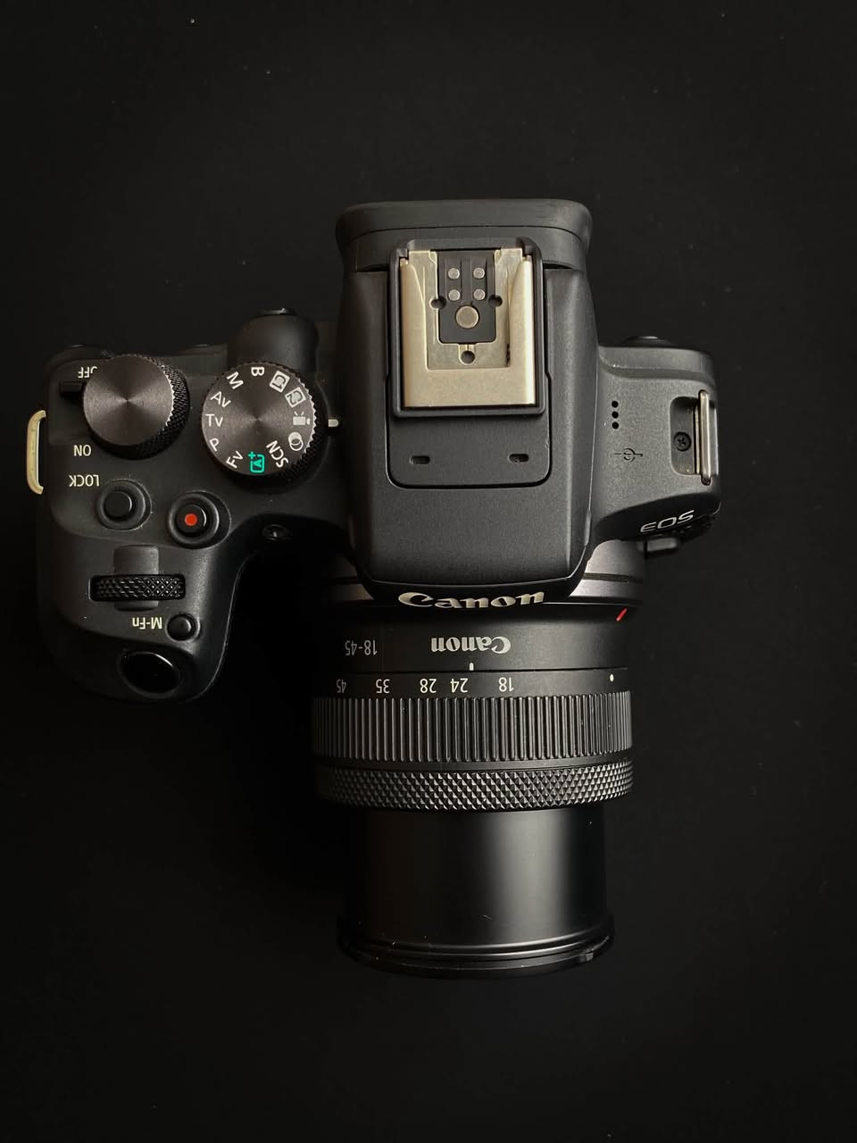 📸 Canon R10 للبيع
وياها عدسة 18-45mm + بطاريتين + الكارتونة + كل الملحقات.

 

 السعر مليون125 ألف وبيه مجال بسيط 

  ***********
