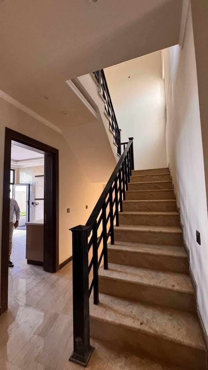 السلام عليكم
للبيع 🏡: وحدة سكنية في مجمع الرياحين السكني، نموذج A، بأربع غرف نوم . تقع على شارع 12 خلف الماركت استلام مباشر  وبسعر مناسب . للمزيد من التفاصيل الرجاء التواصل خاص أو على الأرقام: *********** 📞، *********** 📞. فرصة لا تعوض! ✨ #مجمع_الرياحين #عقارات #للبيع
