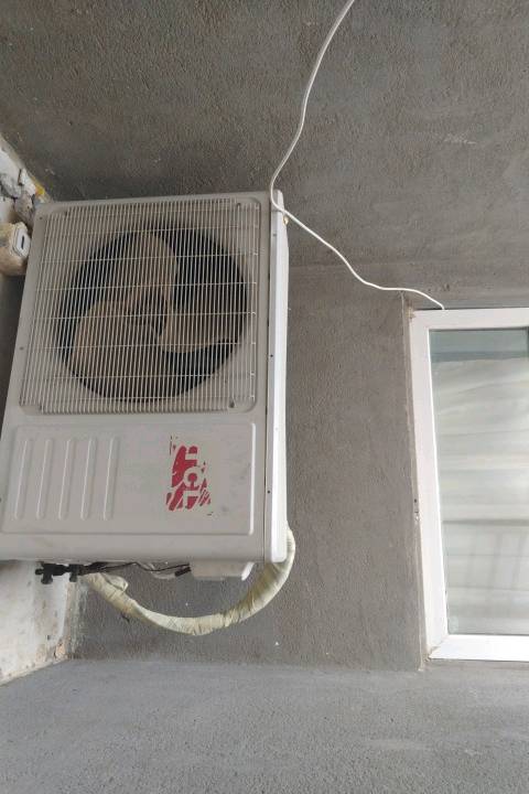 سبلت نوع  TCL للبيع شغال عوزه غاز فقط /2.طن  عامودي نوع الغاز R22
ممكن تذكرلنا مكان السبلت/المعاينة بالضبط بأي منطقة ومحافظة؟: 
محافظة ذي قار الناصريه منطقه الحبيلية 
معاه الريموت والملحقات كاملة لو أكو شي ناقص؟: 
كلشي موجود 
البيع يشمل الفك والنقل لو المشتري يتكفل بيهن؟: 
النقل والفك على المشتري 
السعر نهائي لو بيه مجال للمساومة؟ وشو سبب البيع؟: 
بي مجال 