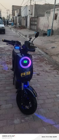 ار ٩ • بطارية ٣٢ أمبير • موديل ٢٠٢٦