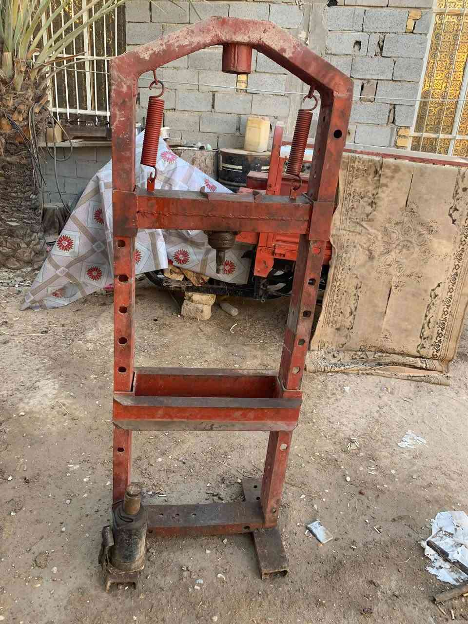 سلام عليكم كمبريسر +بريص لكمبريسر نضيف  وما مستعمل هواي شراي يخابر ***********
