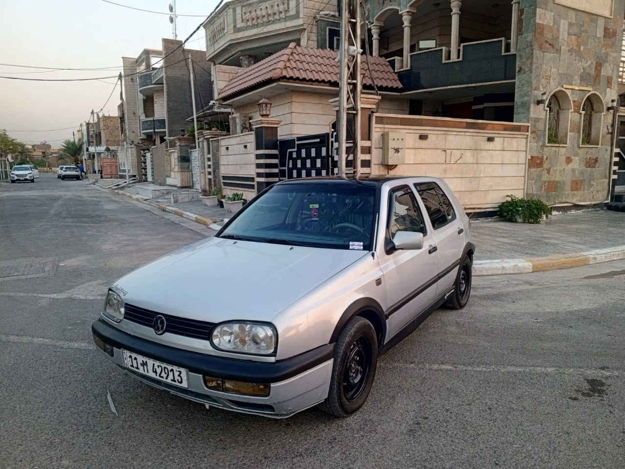 السلام عليكم كولف موديل 95سياره جاهزه كير محرك تبريد ثلج محرك 200كير عادي اربع جام كهرباء سياره حلوه ونشطه رقم بغداد دولي تحويل ثاني يوم السعر 36وبيه مجال مكان بغداد حي العامل والشراي يتصل واني بل خدمه***********
