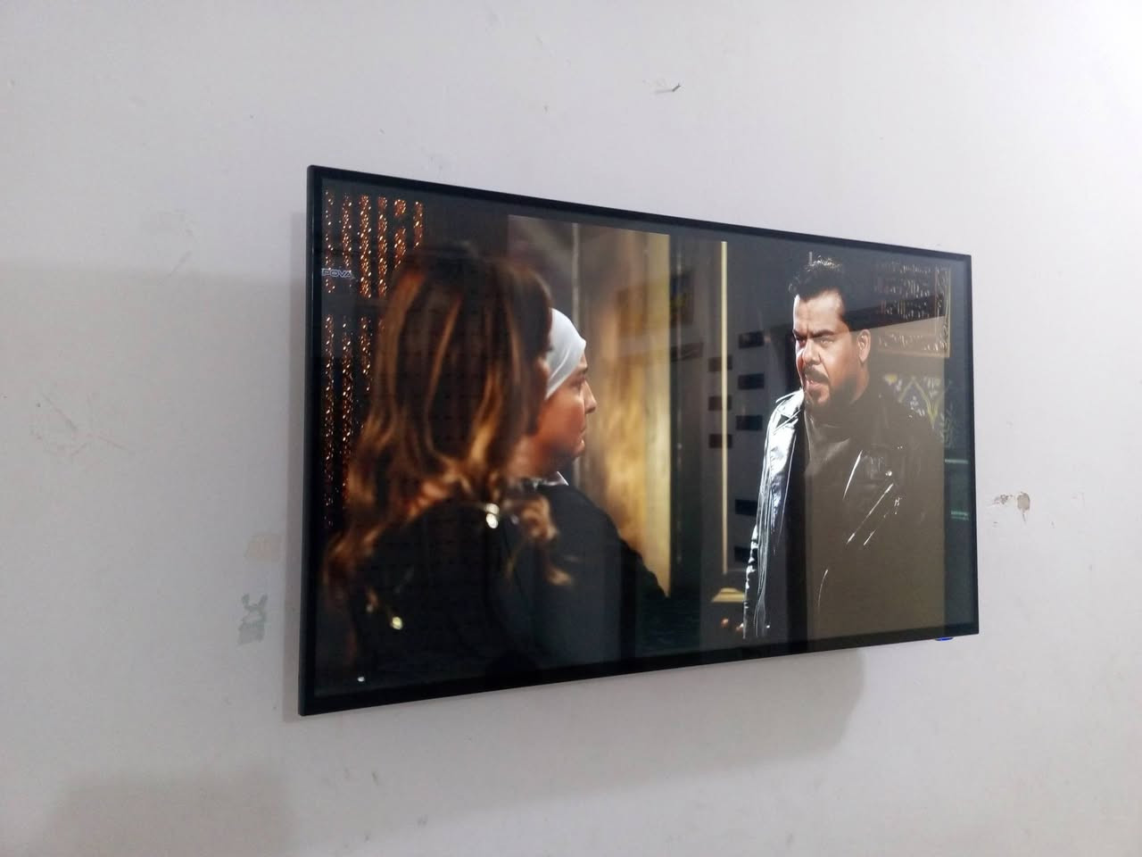 شاشه حجم 43 فول سمارت استخدام شهر للبيع السعر 180 وبيهه مجال بصيط العنوان ام الكبر والغزلان مستعجله ع بيعتهه ***********
