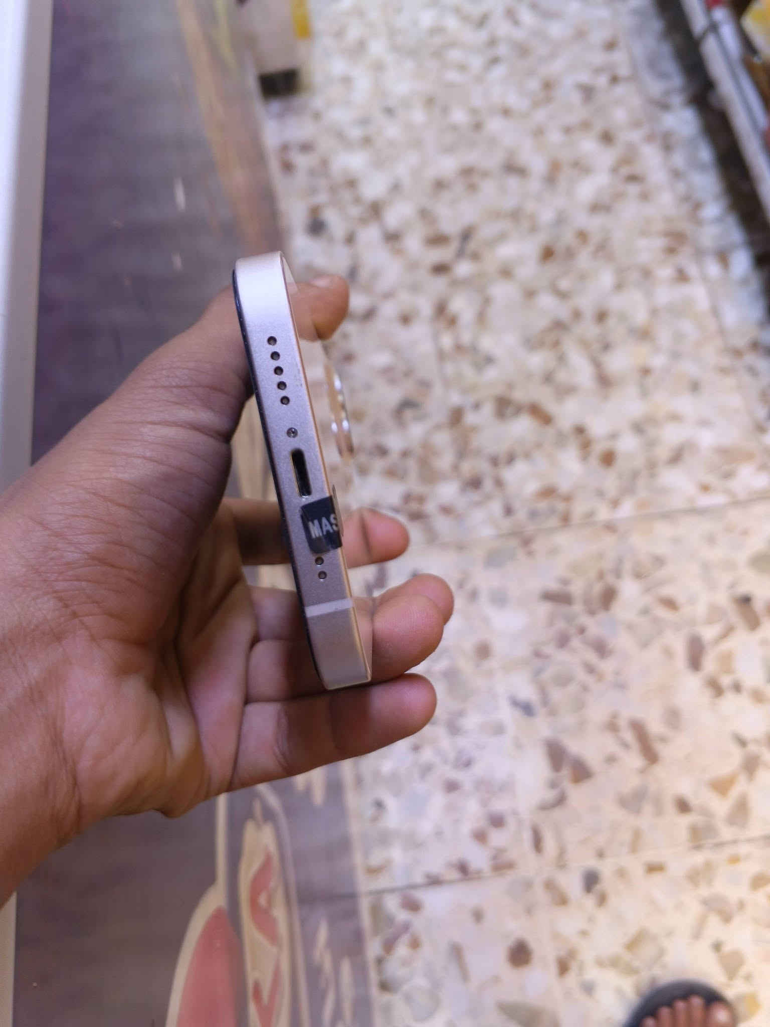 السلام عليكم
جهاز ايفون 13 العادي جهاز نضيف ومابي شي لا مبدل بطاريه ولا مبدل شاشه الذاكره 128 والبطاريه 93 
السعر 500 وبي مجال بسيط 
العنوان بغداد البياع سويب 

الرقم ‏‪***********‬‏

