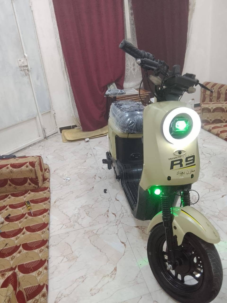 السلام عليكم دراجه ار 9 للبيع دراجه نضيفه موديل 25 دراجه نضيفه ربع دينار ما تصرف عليها  دراجه بيها 5 بطاريات و بيها 33 امبير ولي المكان البصره القبله السعر  325 وبيها مجال للشراي ***********
