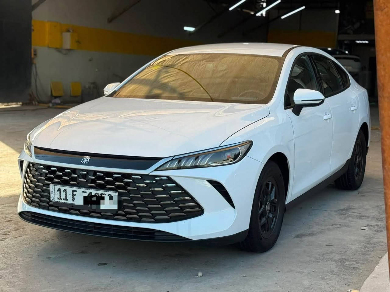 ‏Byd كن بلاص اخت زيرو ترقيم جديد 
كفاله عامه من الصبغ والتبديل والبارد… 
شرط التحويل 
مع كافه ملحقاتها 
HEV 850
EV 700
Km 1500
بغداد .الدوره.حي الميكانيك 
للستفسار ***********
