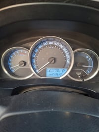تيوتا كورلا2014 خليجي ساس محرك 1600السياره كلش حلوه ضرر البنيد سطحي بد...