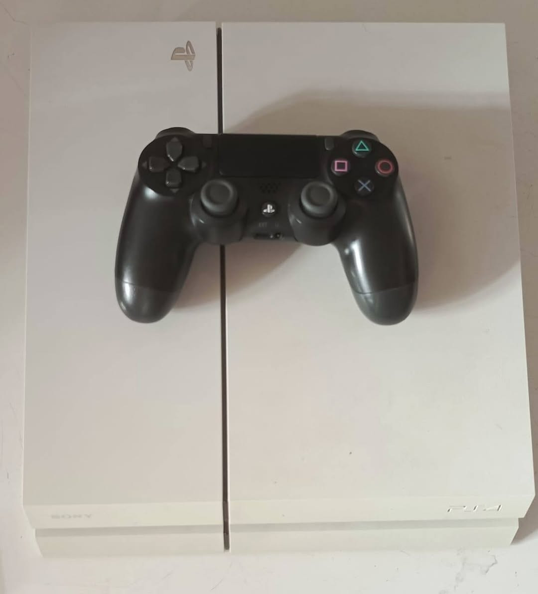 السلام عليكم
بلي 4 فات مهكر عن طريق الموقع 

نظام الجهاز :12.52 

الملحقات : جوستكات 🎮 2 وحدة اصلية والثانية تجارية اخت الأصلية وكيبل  HDMI وكيبل الطاقة والشاحنة مالت الجويستك وأيضا الكارتونة 

الالعاب :بي العاب تخبل😍 1_رزدنت إيفل 3 ريميك 2_ذا لاست اوف اس بارت ثاني عربية 3_انجارتد 4 😍 بيس 26 ⚽
5_سابيدر مان الجزء الأول

الجهاز نظيف لوك ستيكر ما مفتوح

السعر :250قابل للتفاوض

للتواصل :***********
