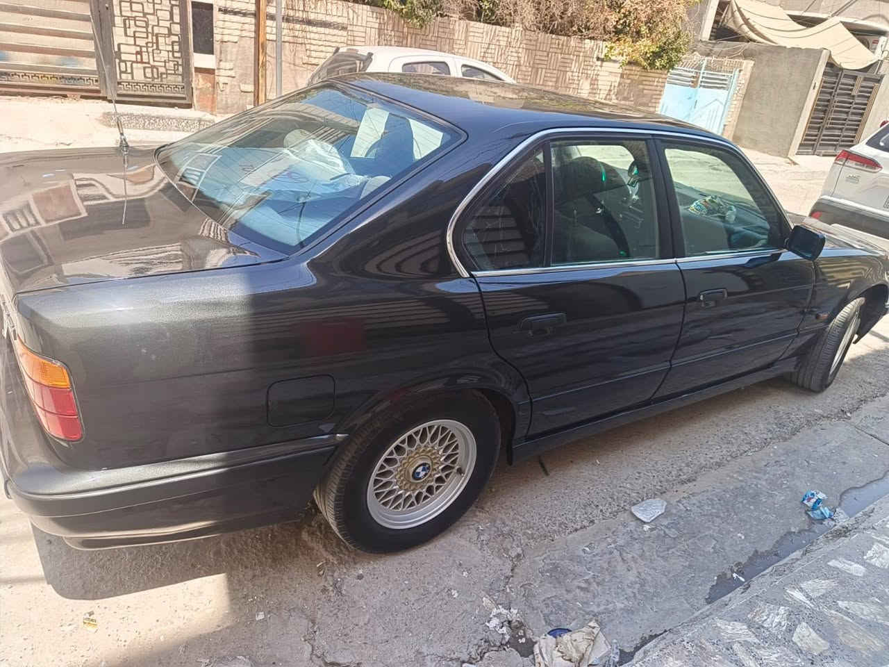 السلام عليكم BMW 535 محرك كير جيد جدا تبريد ثلج كهربائيات شغالة مروحة كهرباء حماوة ثابتة كشنات كهرباء تخم تاير جديد سيارة لاضربة ولاخياس جانت جاردة ونصبغت سلايت طكتين كشنات كهرباء رقم بغداد هزة جديدة سنوية ٢٠٢٨ بسمي المكان البياع الرسالة الثالثة *********** السعر 55
