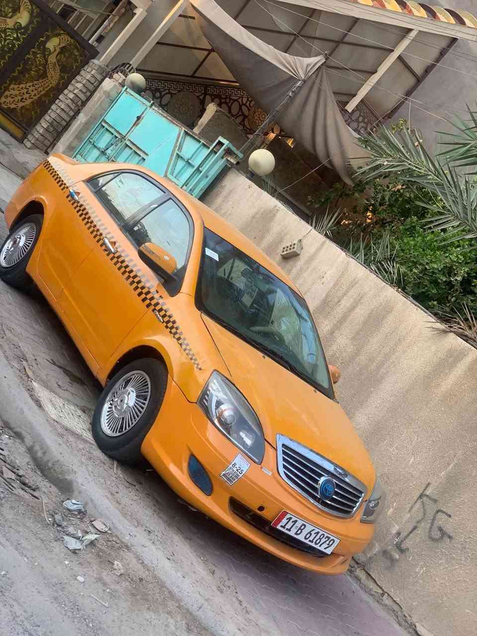 السلام عليكم جيلي مابل 2012 رقم بغداد انكليزي بسمي سنويه 2030 مصفره هيه وغرامات محرك  كورلا 1800 كير اوتوماتيك تبريد شغال السياره مابيه نقص بيها جراد بالصندوق وبيها صبغ مكانات بسيطه السعر 37 مكاني بغداد الدوره الاتصال ***********
