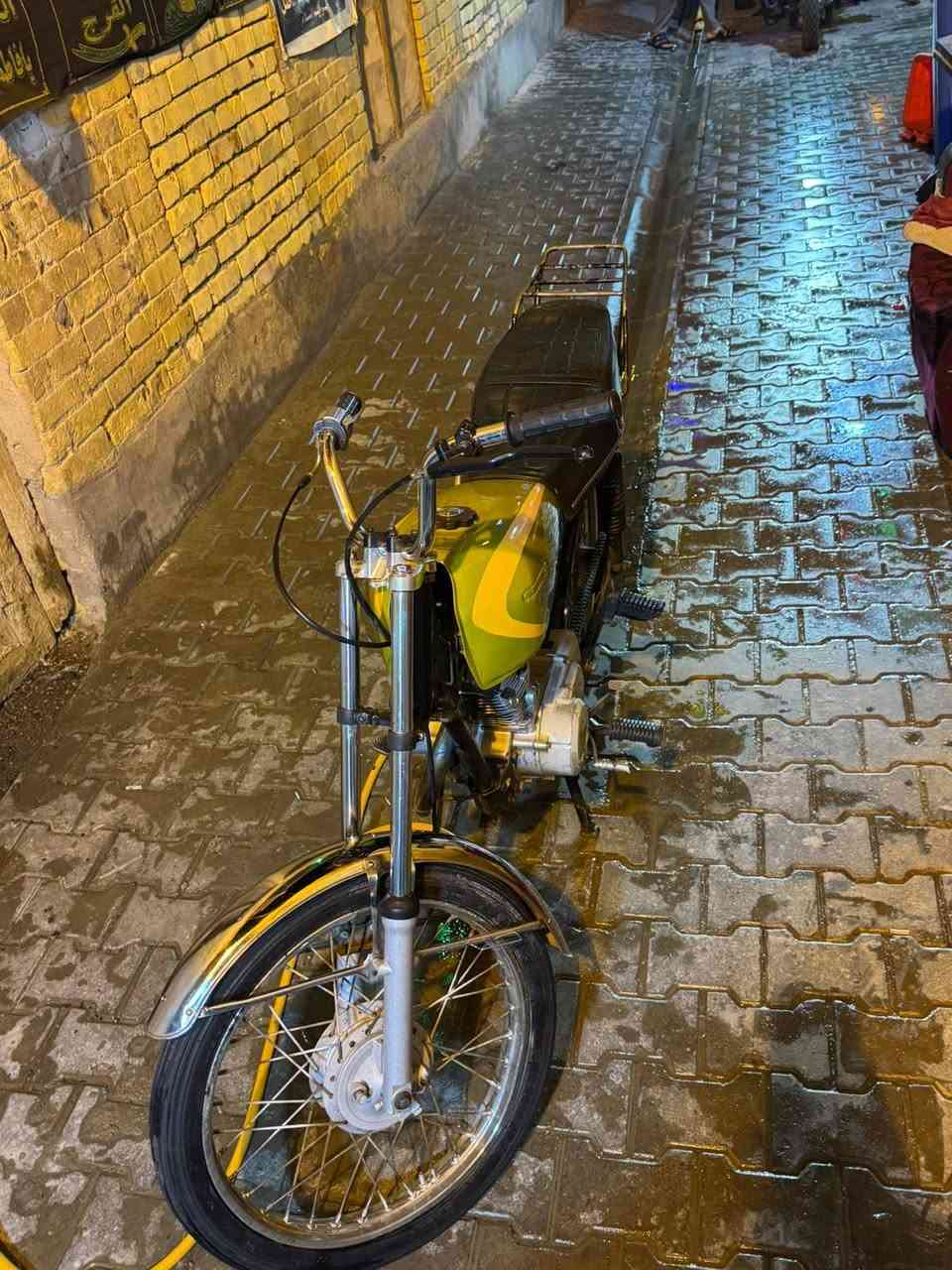 دراجه ايراني ادوات لبيع نضيفه حلوه السعر 400وبيها مجال لشراي المكان البصره العشار التميميه رقم الهاتف ***********
